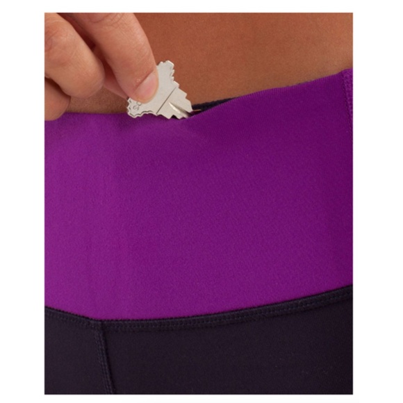 LULULEMON Gather & Crow Crop Black Swan/Violet Herringbone Reversible Size 6 - Picture 7 of 16